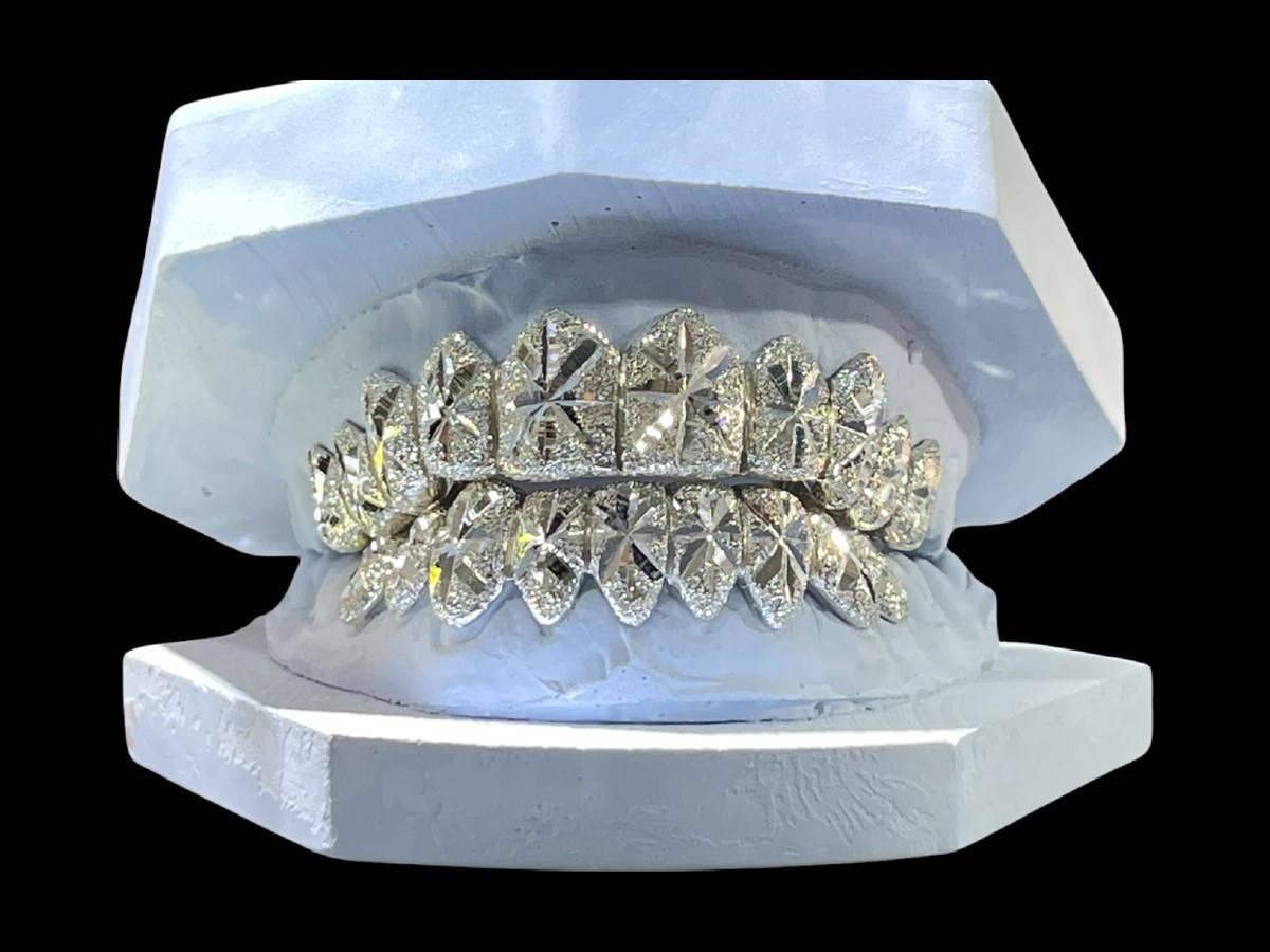 10 on 10 10K Silver Diamond Dust Starburst Cut