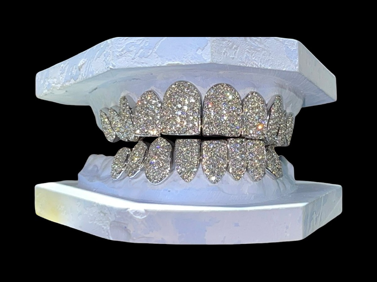 10 on 10 18K White Gold VVS Zig Zag Singles